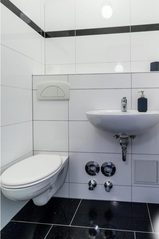 דיסלדורף Homefy Oldtown Apartment - 6 People - 2 Bath - Balcony - Top Location מראה חיצוני תמונה